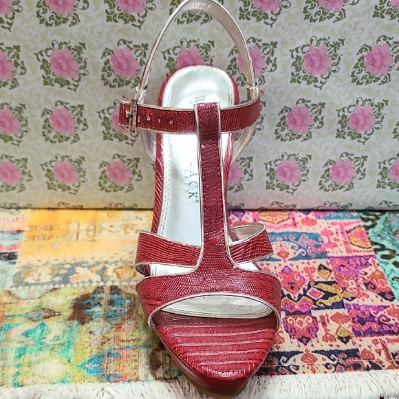 White House Black Market Red Wedge Sandals with T-Strap - Picture 3 of 8